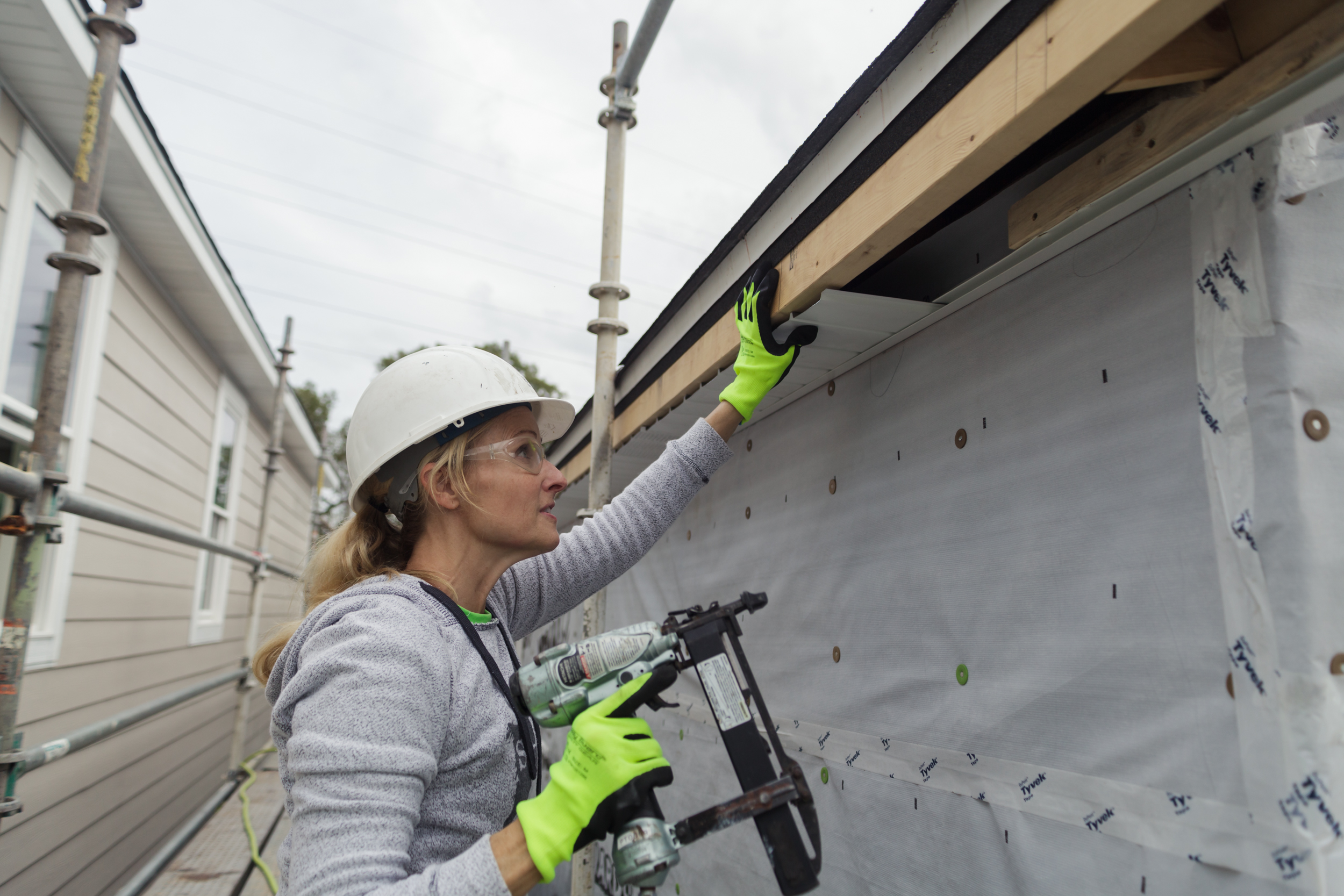 Installing exterior soffit